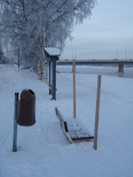 Rovaniemi Un banc sur Rovaniemi... admirez le niveau de la neige !